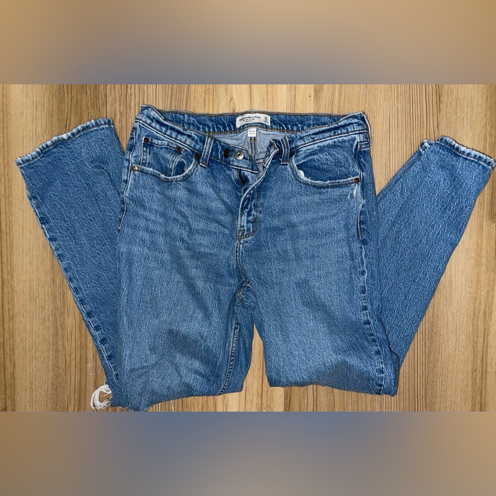 Abercrombie 90’s Straight Mid-Rise Jeans